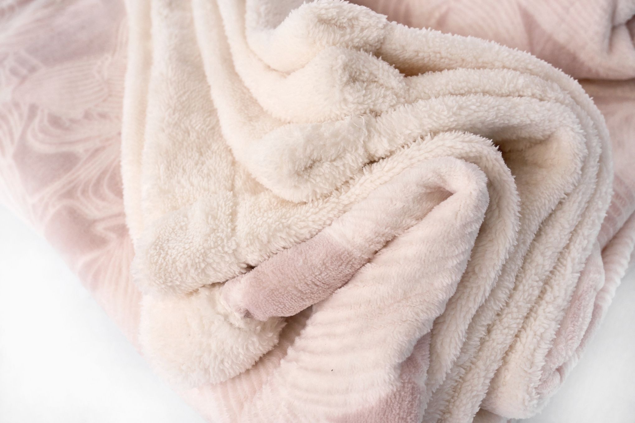 COLCHA MULTIUSO DE INVIERNO ROSA - Imagen 2